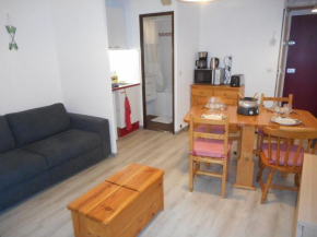 Studio cabine cosy avec balcon, au pied des pistes et des commerces. - FR-1-340-267